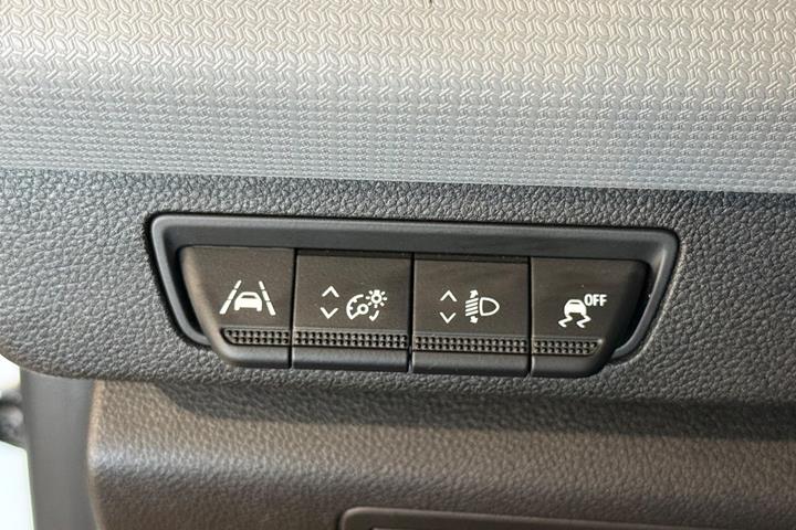 Hvid Nissan Townstar fra 2023