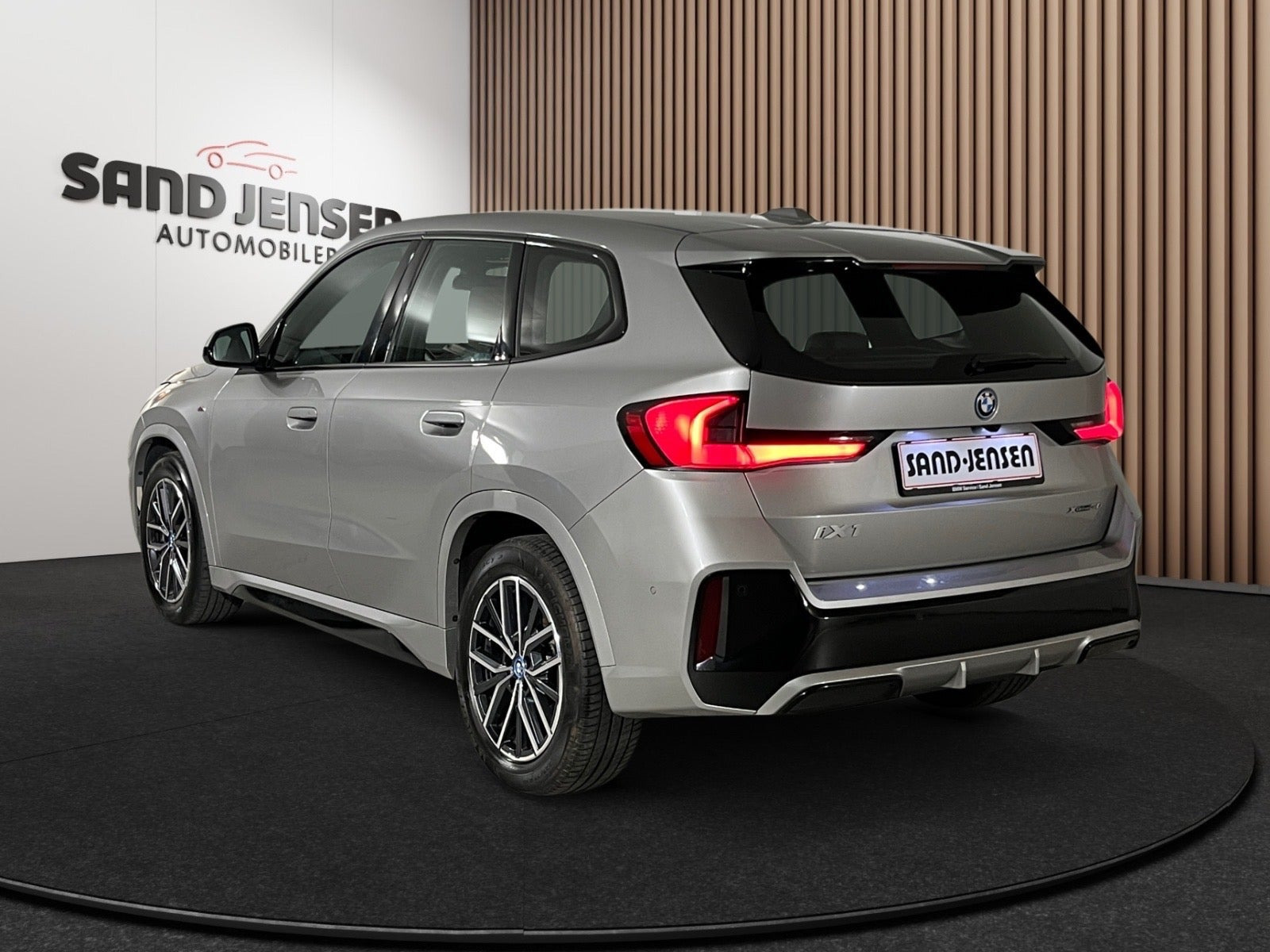 Sølv BMW iX1 fra 2024