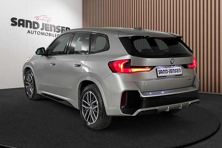 Sølv BMW iX1 fra 2024