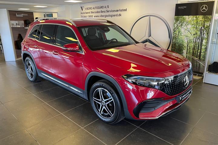 Rød Mercedes EQB250+ fra 2025