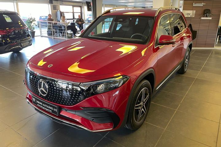 Rød Mercedes EQB250+ fra 2025