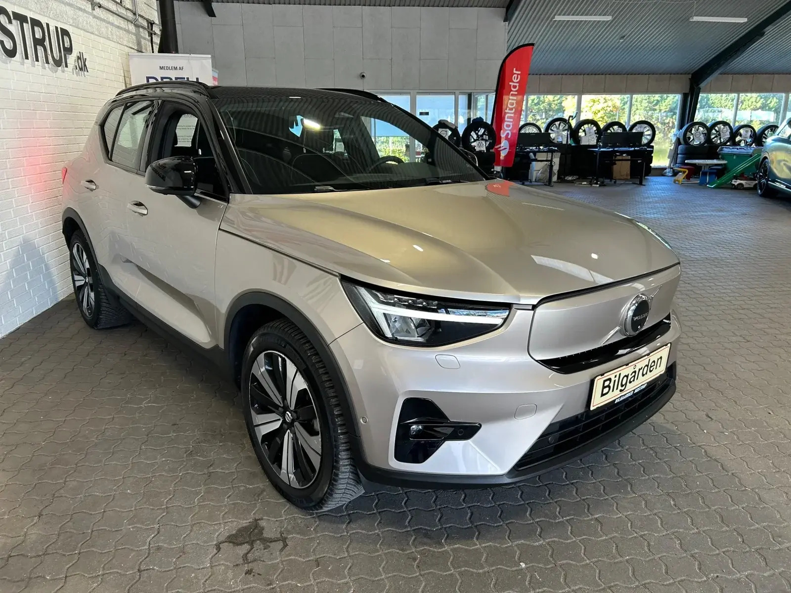 Beige Volvo XC40 fra 2023