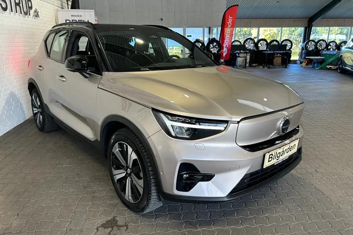 Beige Volvo XC40 fra 2023