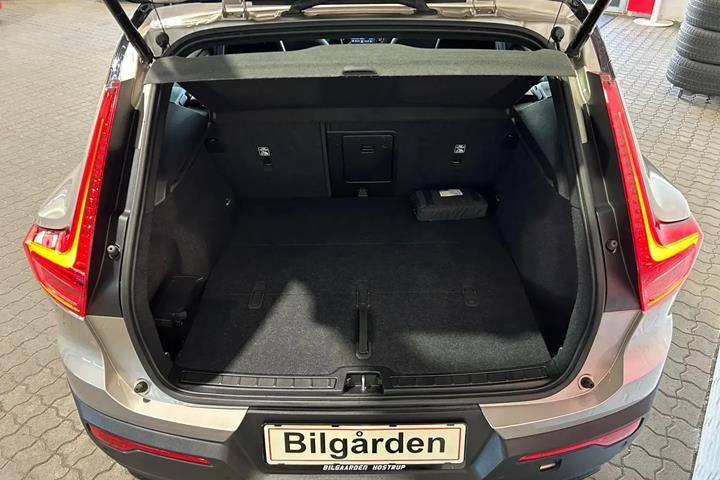 Beige Volvo XC40 fra 2023