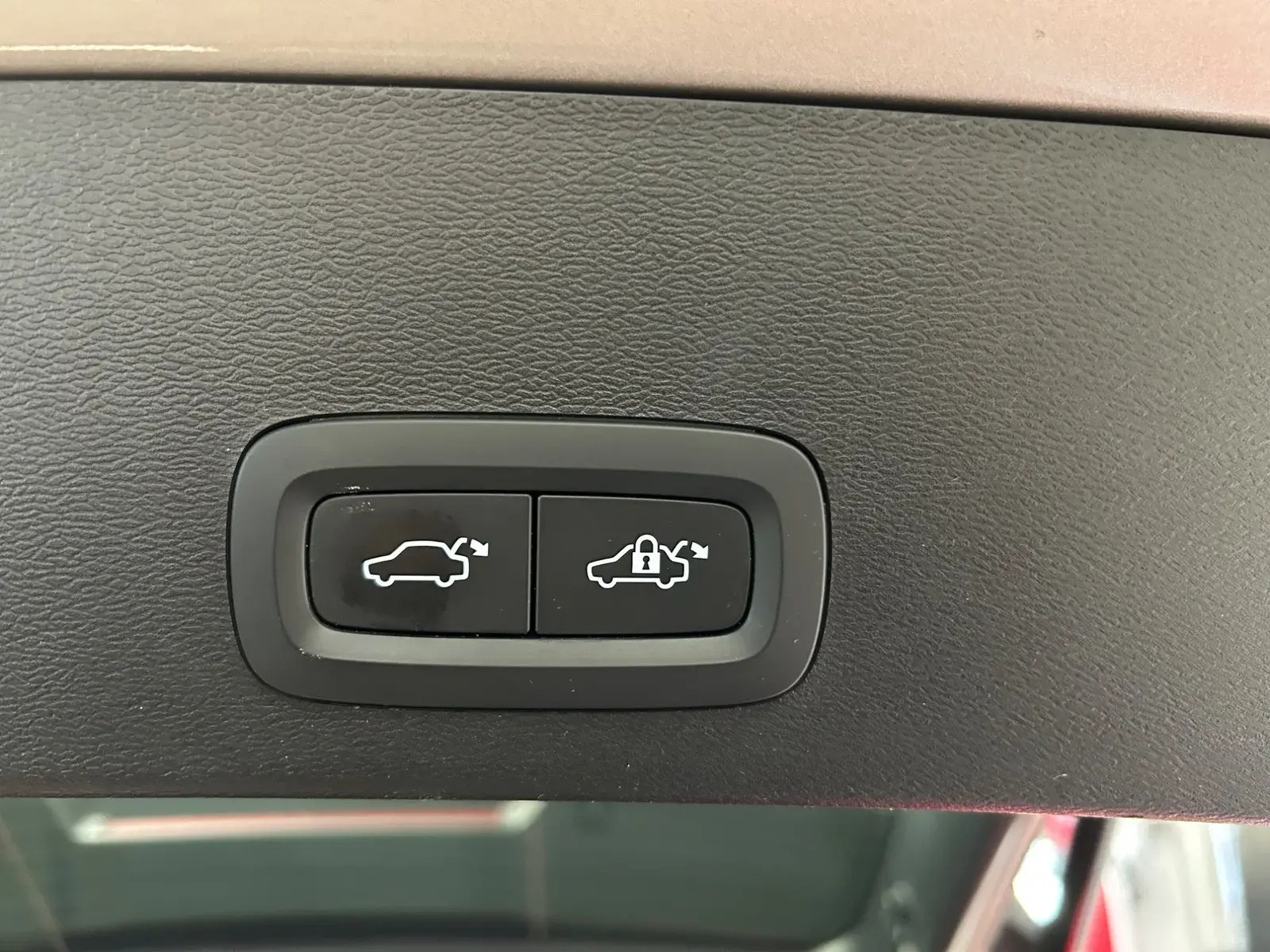 Beige Volvo XC40 fra 2023
