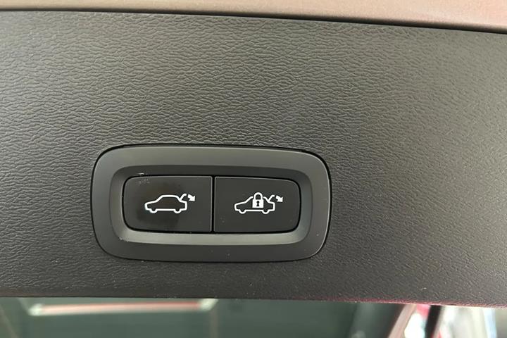 Beige Volvo XC40 fra 2023