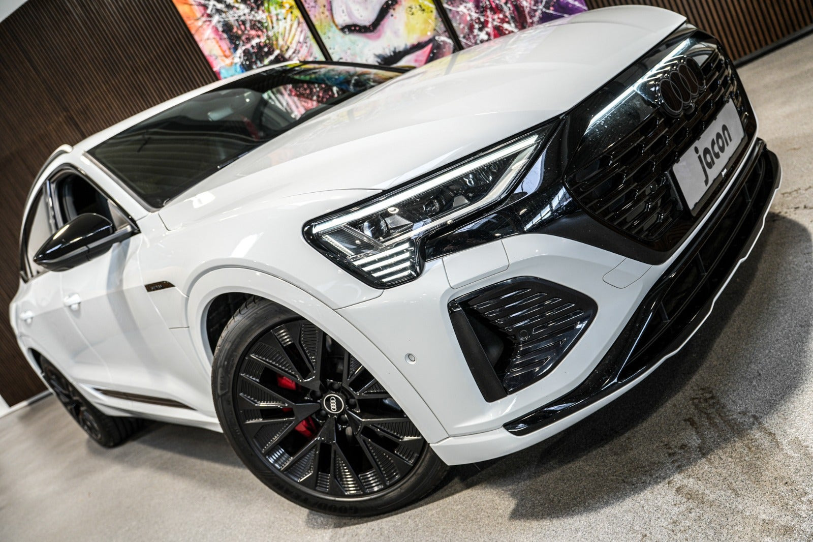 Hvid Audi Q8 e-tron fra 2023