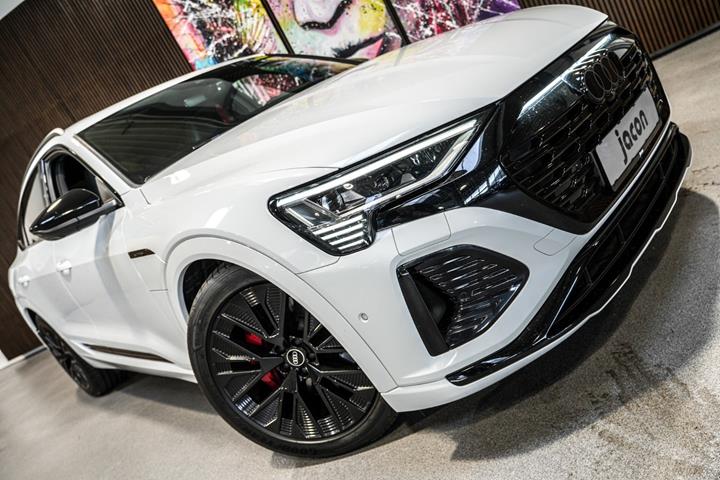 Hvid Audi Q8 e-tron fra 2023