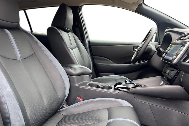Sort Nissan Leaf fra 2021