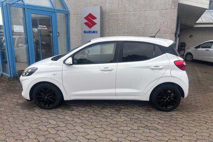 Hvid Hyundai i10 fra 2022