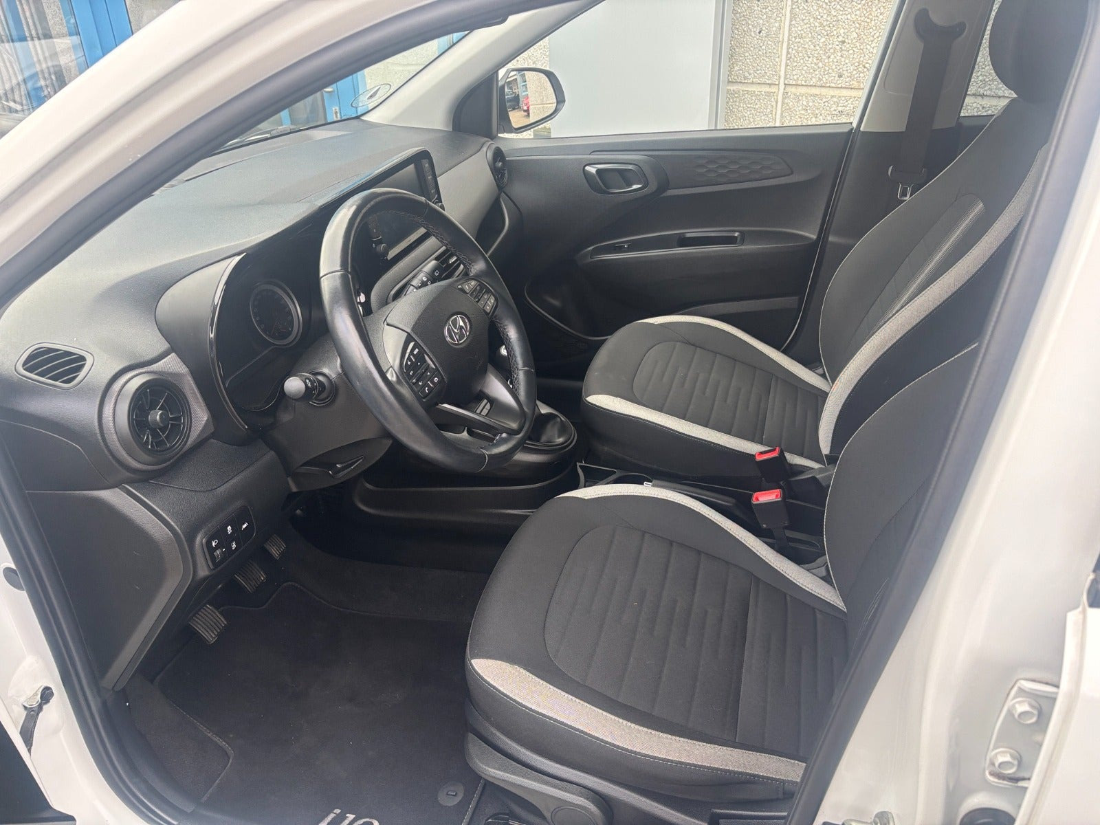 Hvid Hyundai i10 fra 2022