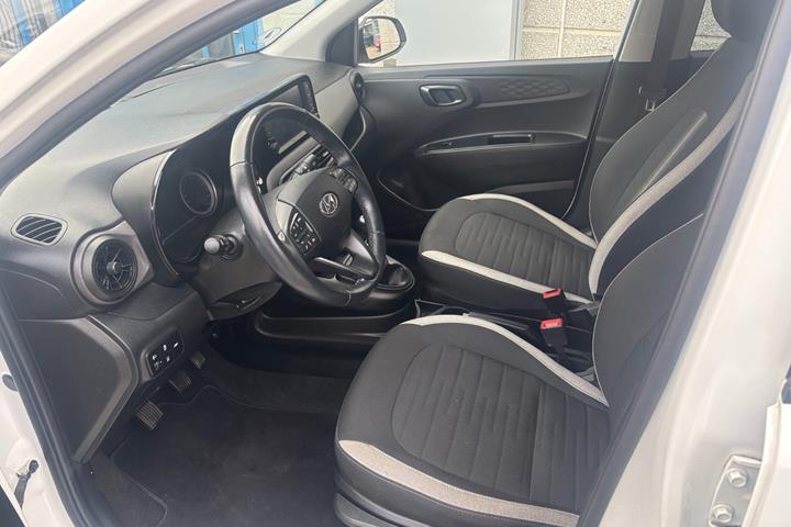 Hvid Hyundai i10 fra 2022