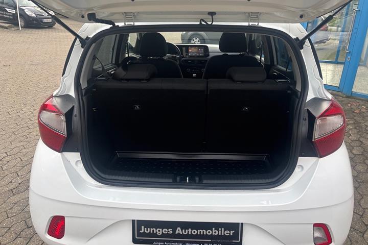 Hvid Hyundai i10 fra 2022