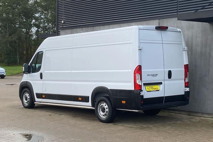 Hvid Fiat Ducato fra 2021