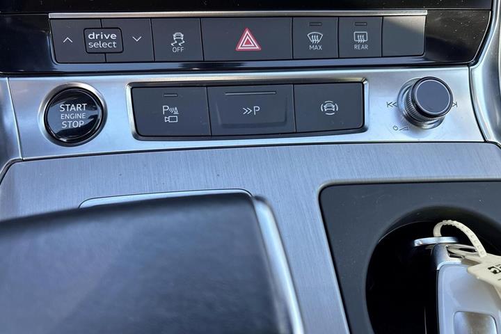 Hvid Audi A6 fra 2020