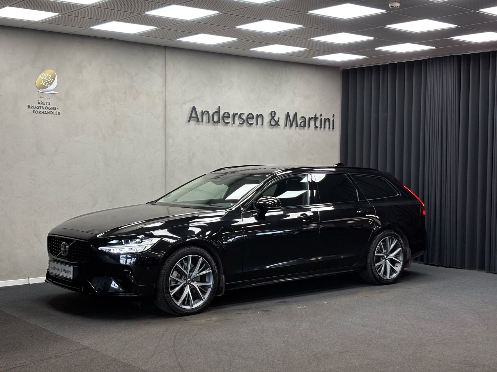 Sort Volvo V90 fra 2023