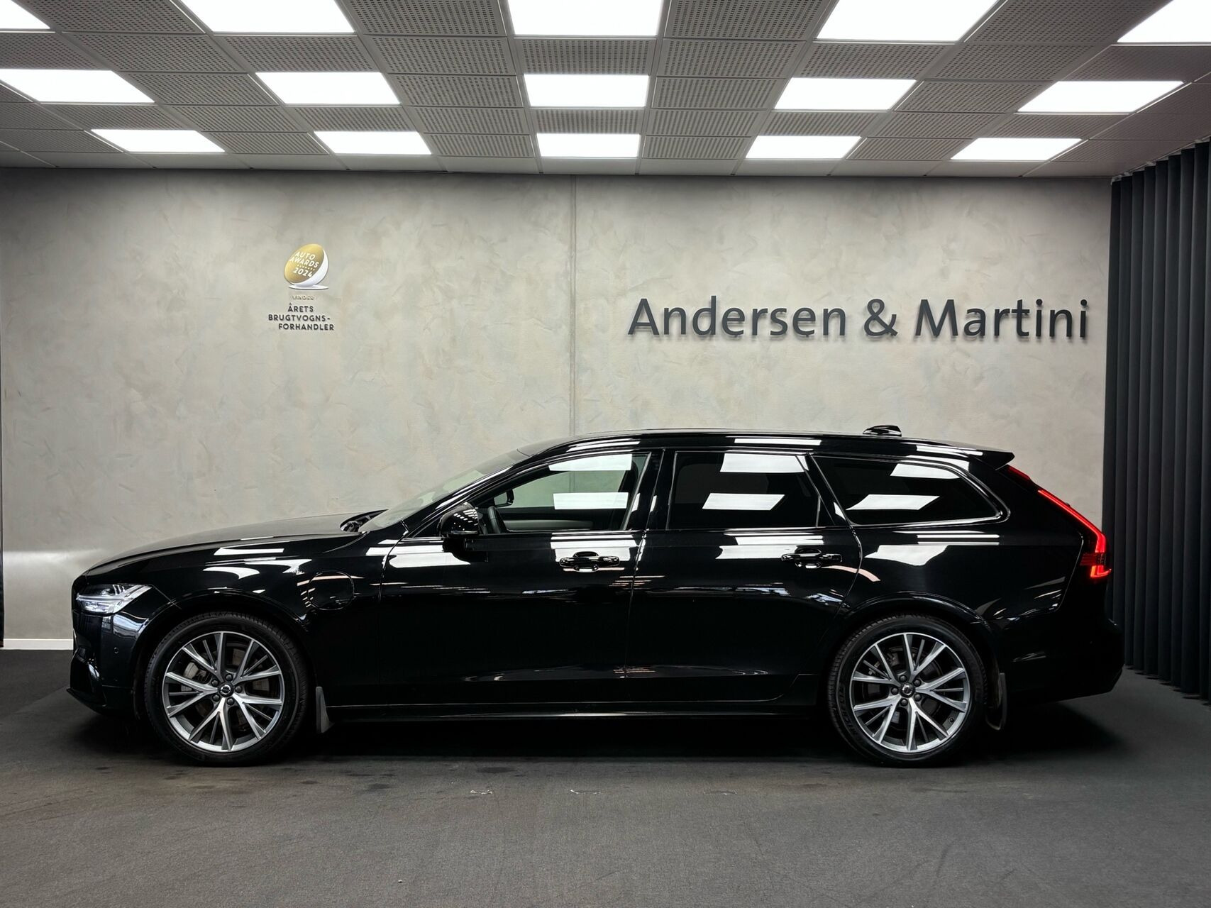 Sort Volvo V90 fra 2023