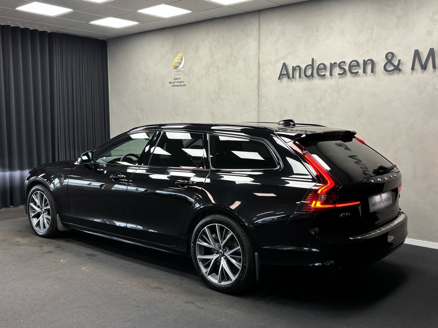 Sort Volvo V90 fra 2023