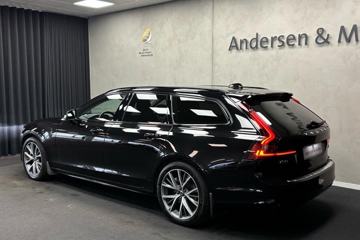 Sort Volvo V90 fra 2023
