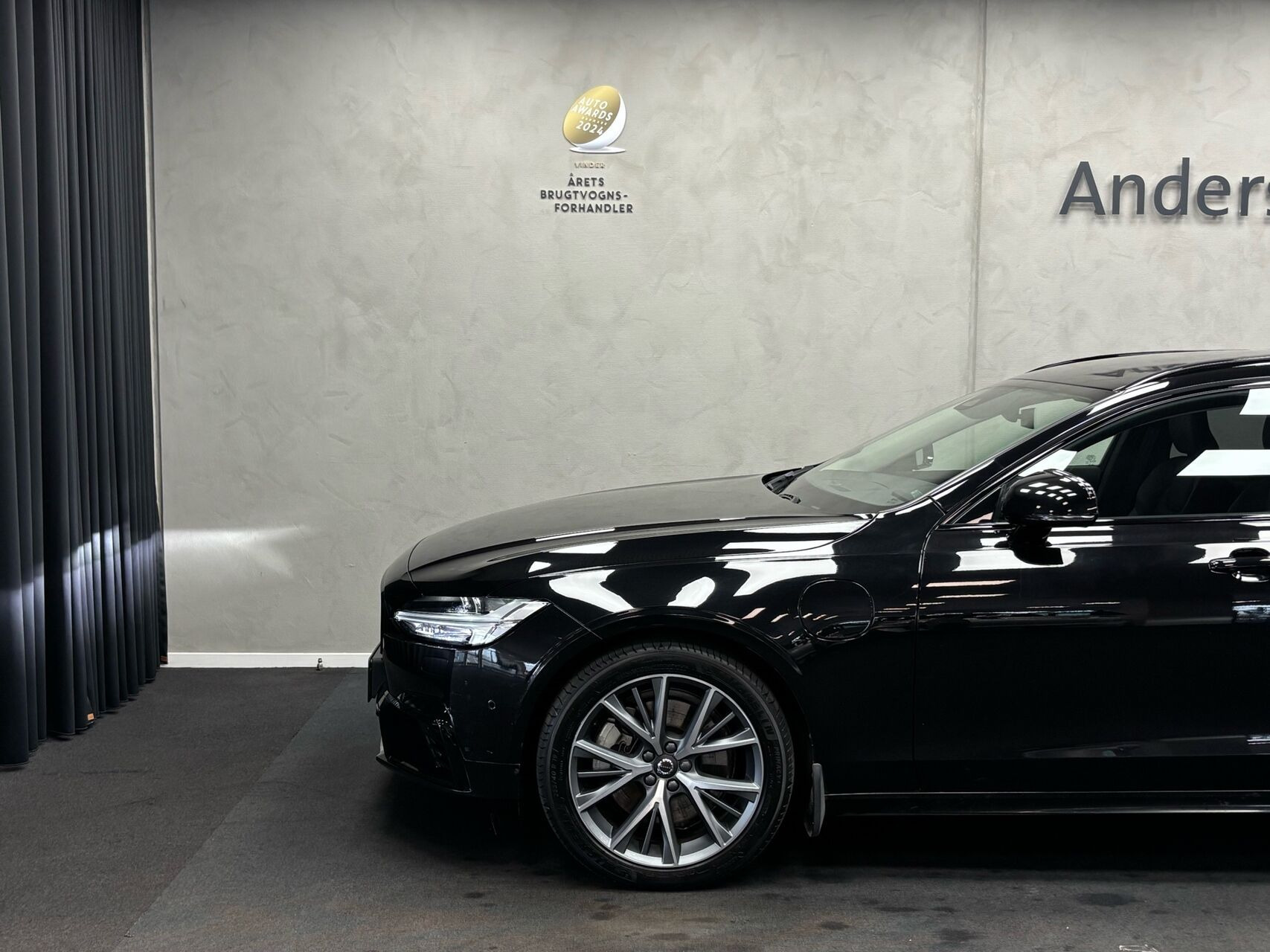 Sort Volvo V90 fra 2023