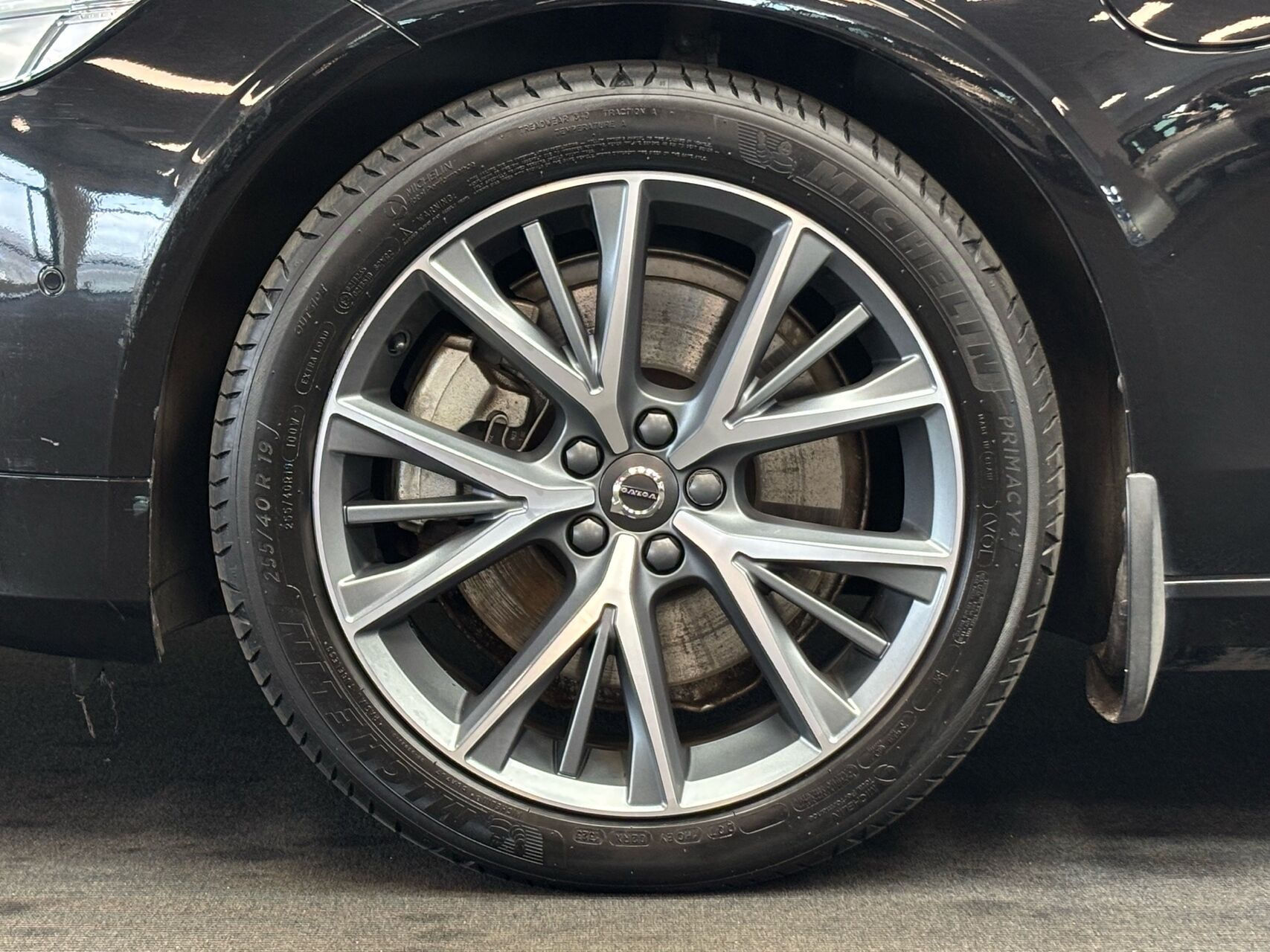 Sort Volvo V90 fra 2023
