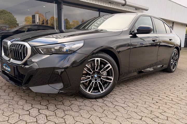 Sort BMW i5 fra 2025