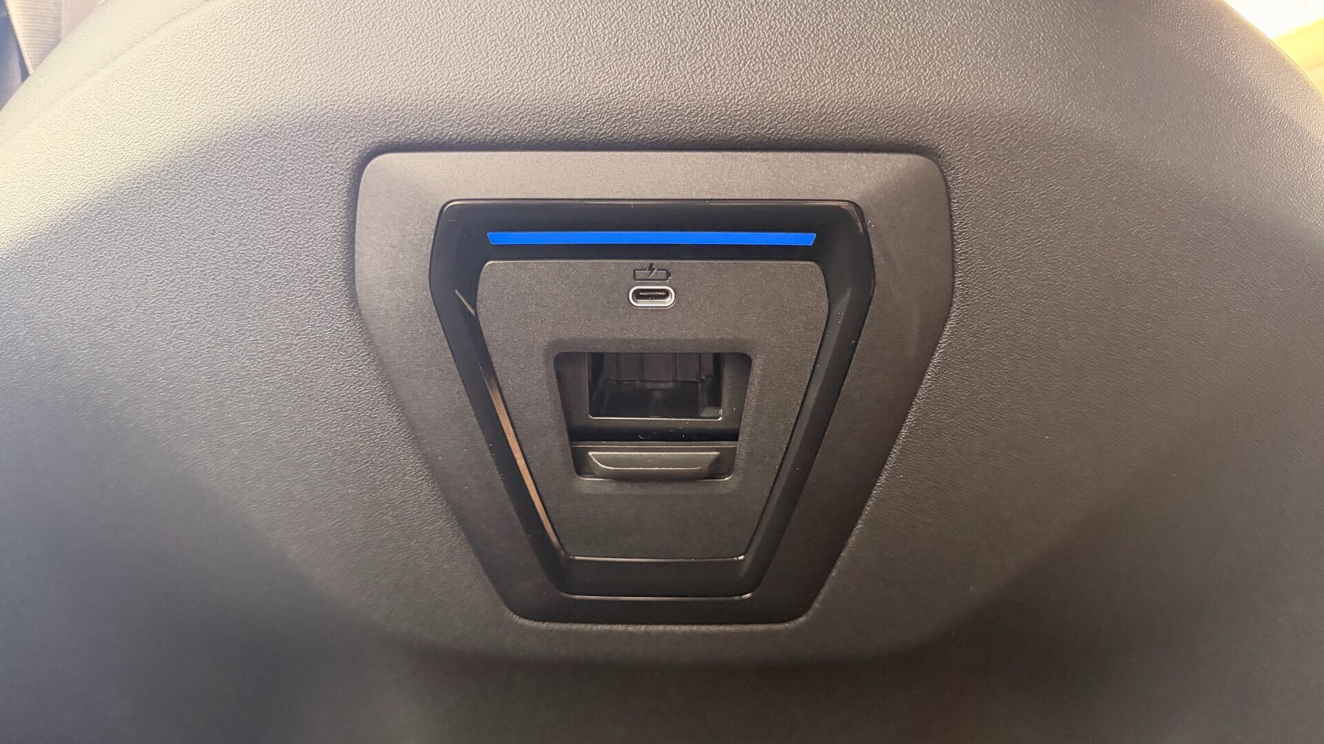 Sort BMW i5 fra 2025