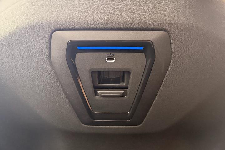 Sort BMW i5 fra 2025