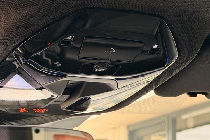 Sort BMW i5 fra 2025