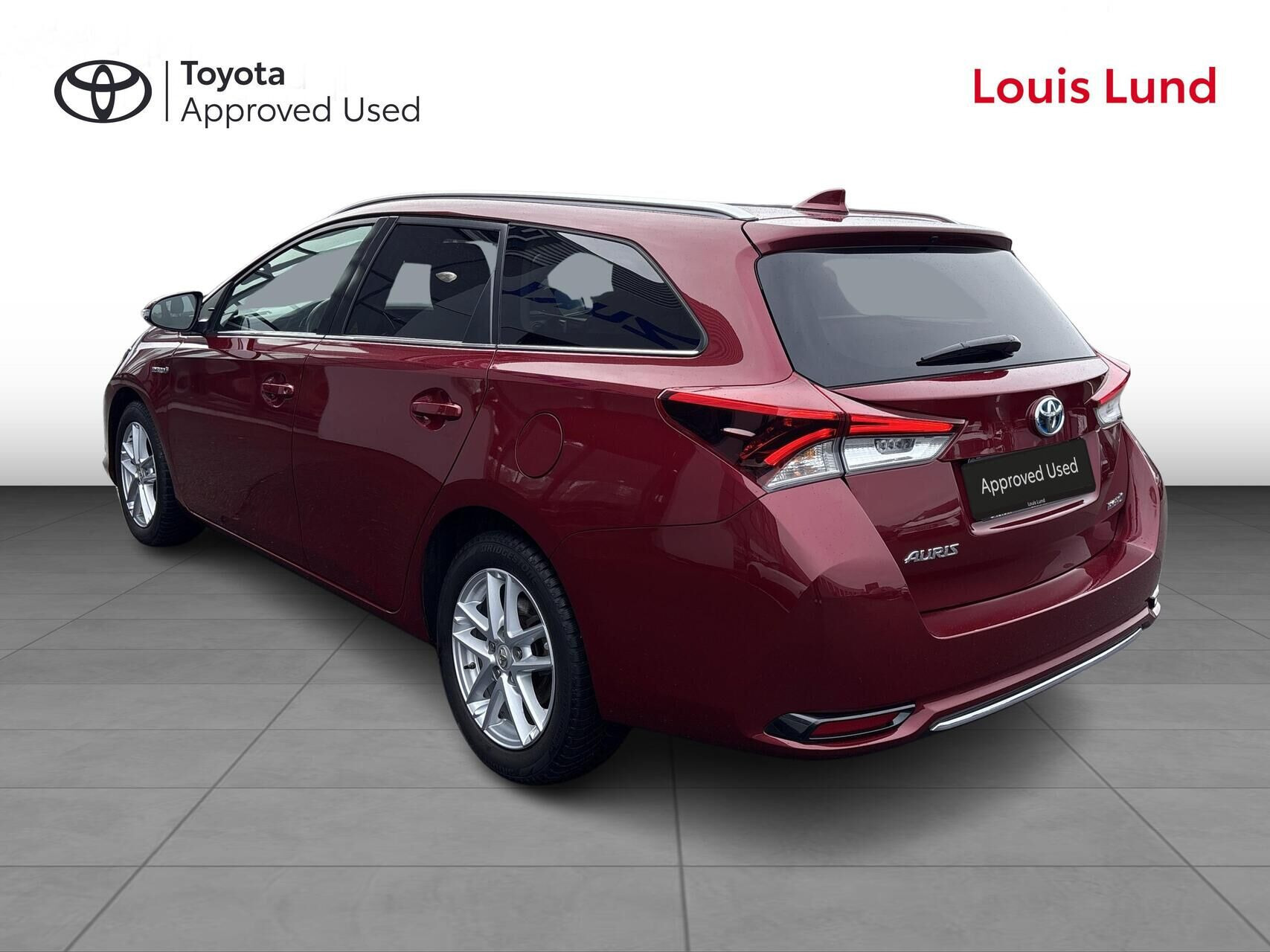 Rød Toyota Auris fra 2018