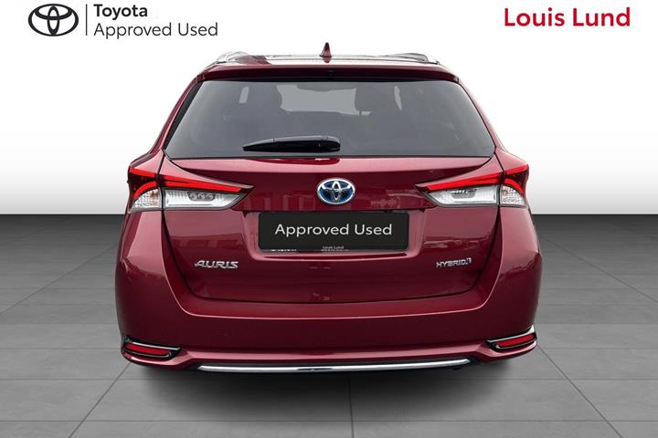 Rød Toyota Auris fra 2018