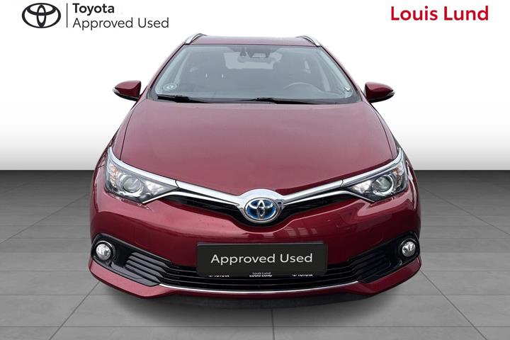 Rød Toyota Auris fra 2018