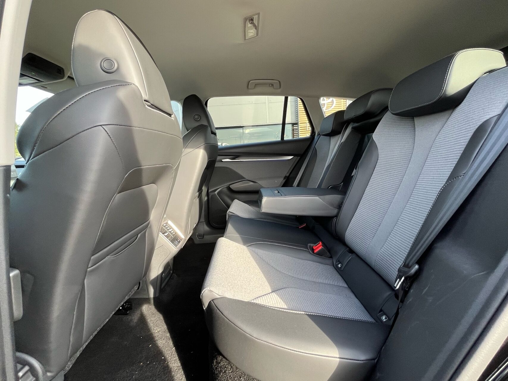 Sort Skoda Enyaq fra 2026