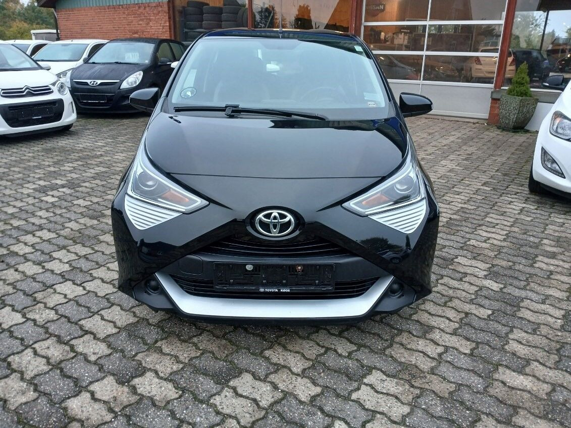 Sort Toyota Aygo fra 2019