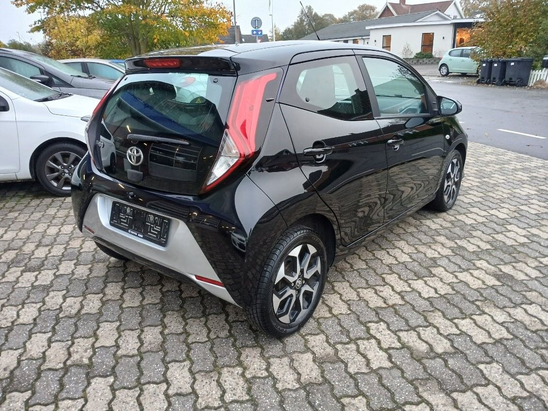 Sort Toyota Aygo fra 2019