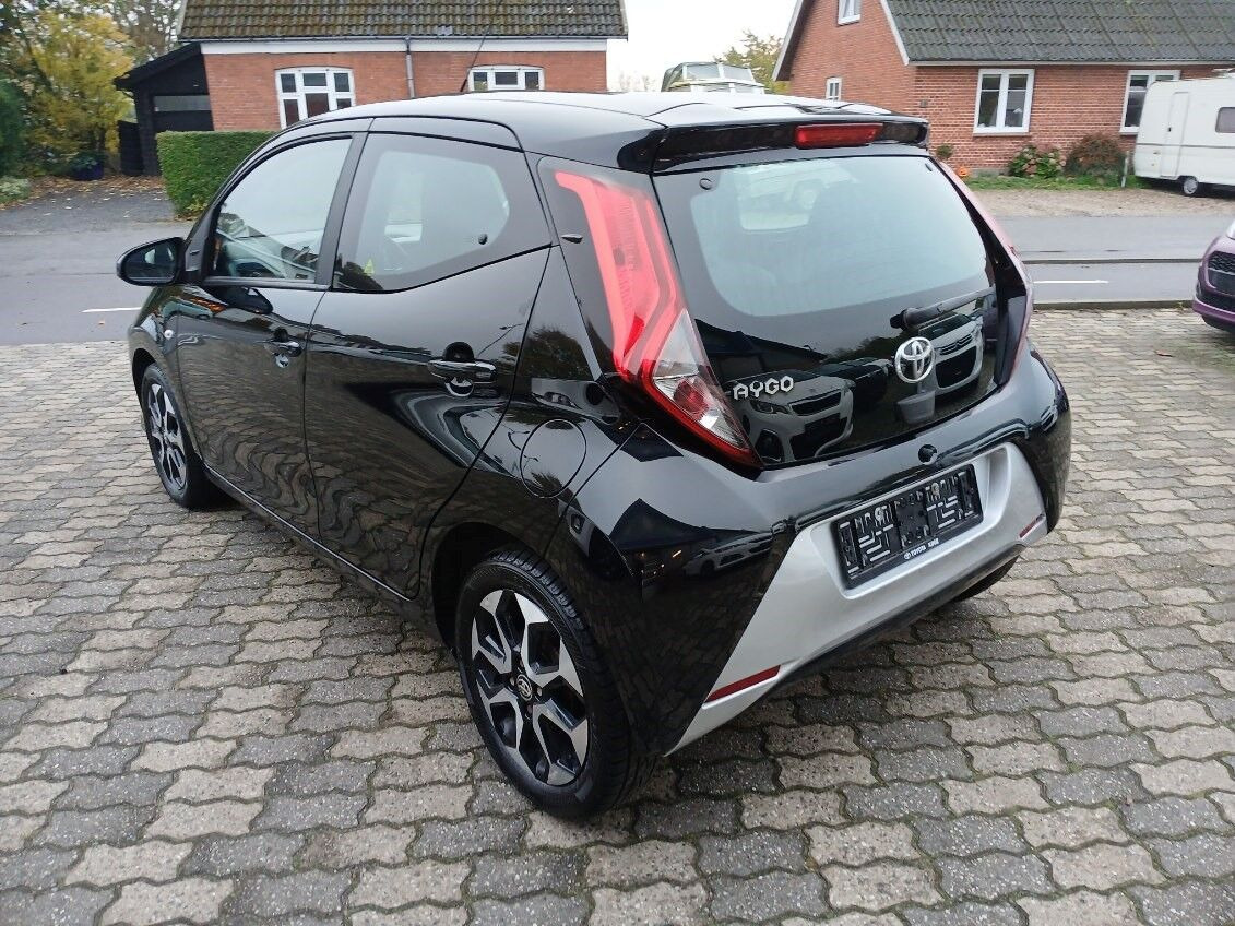 Sort Toyota Aygo fra 2019