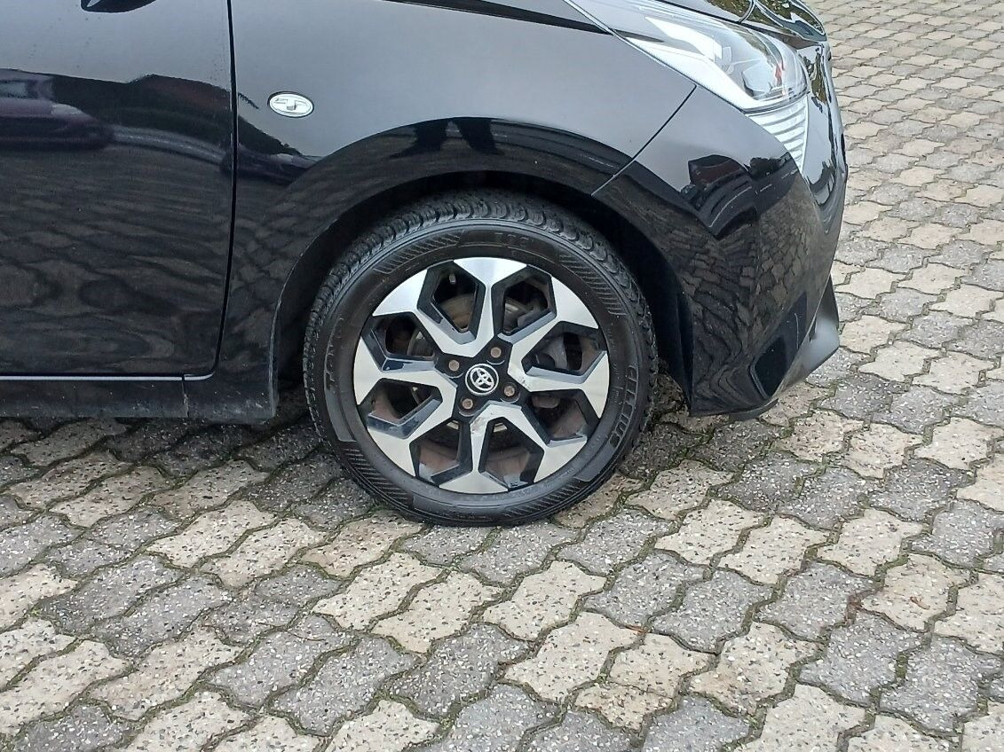 Sort Toyota Aygo fra 2019