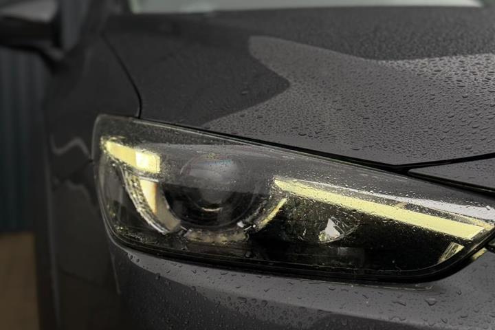 Sølv Mazda CX-3 fra 2017