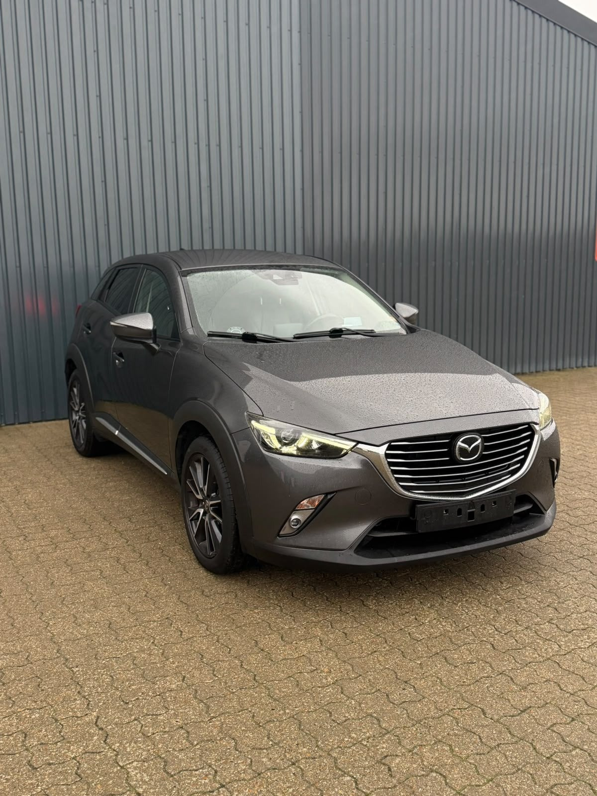 Sølv Mazda CX-3 fra 2017
