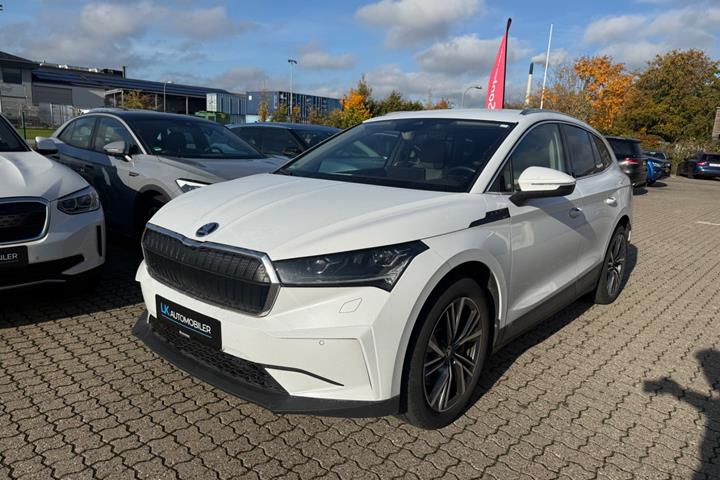 Hvid Skoda Enyaq fra 2023