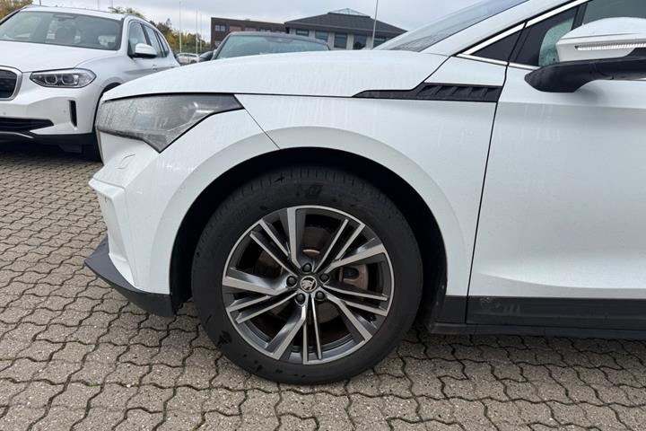 Hvid Skoda Enyaq fra 2023