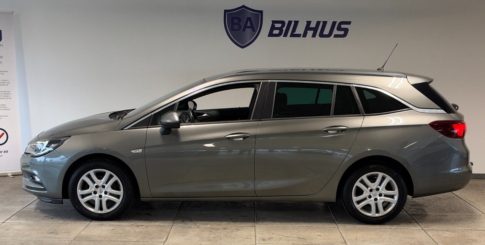Grå Opel Astra fra 2019