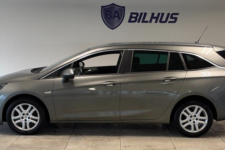 Grå Opel Astra fra 2019