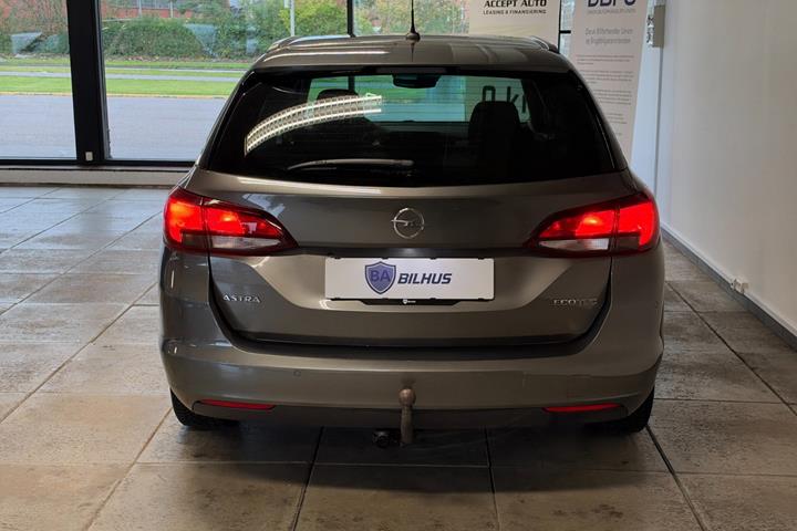 Grå Opel Astra fra 2019