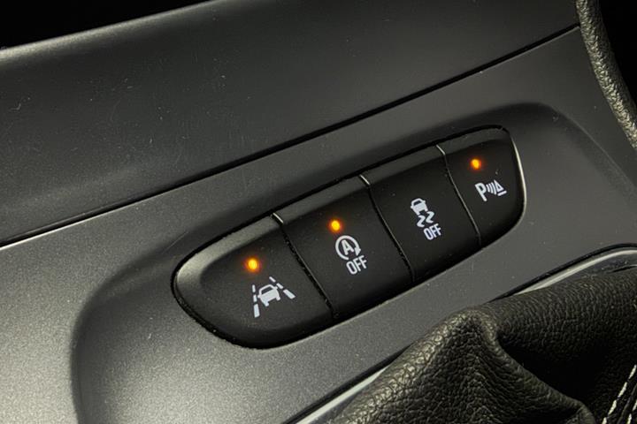 Grå Opel Astra fra 2019