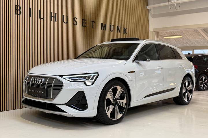 Hvid Audi e-tron fra 2023