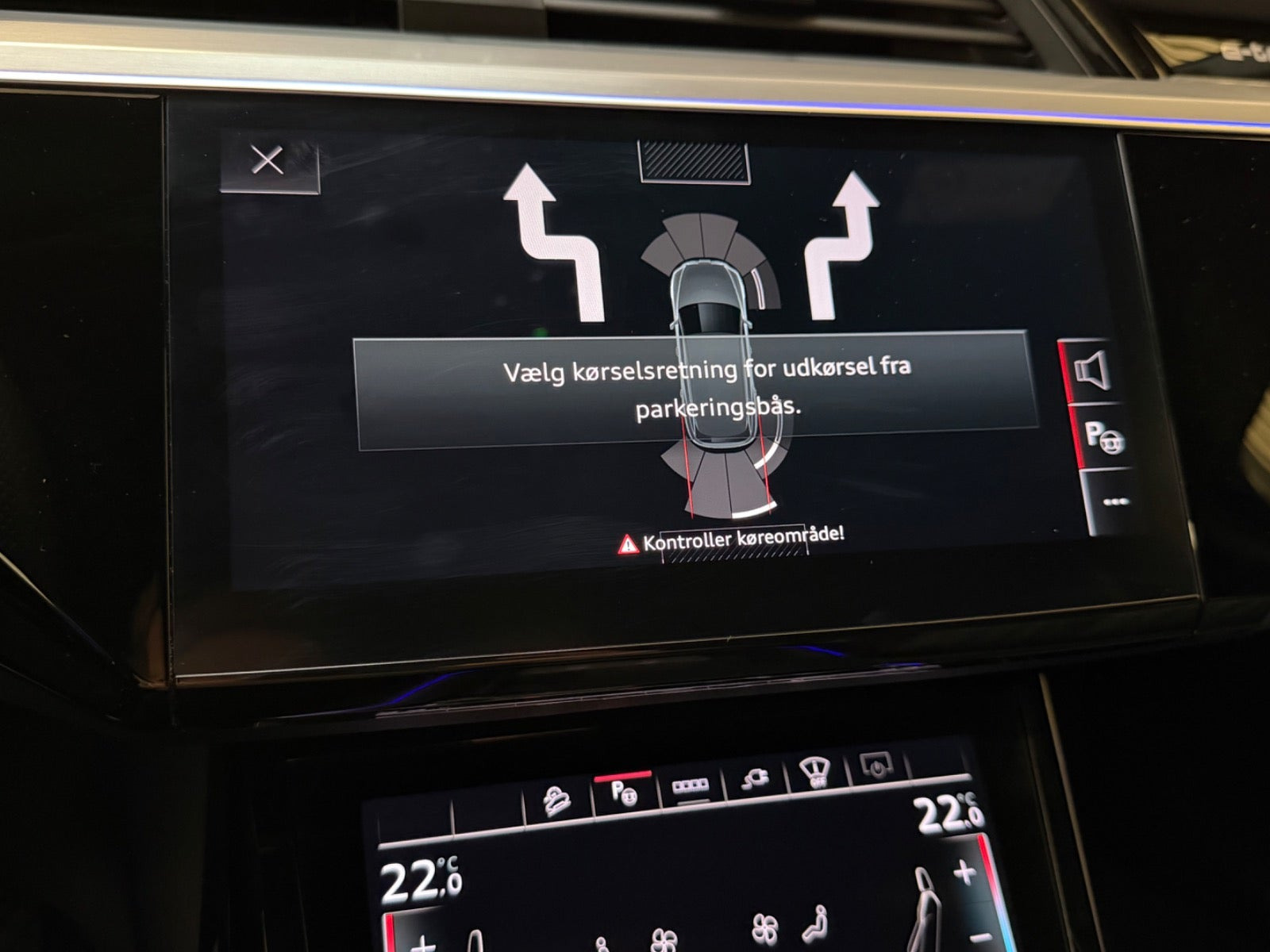 Hvid Audi e-tron fra 2023
