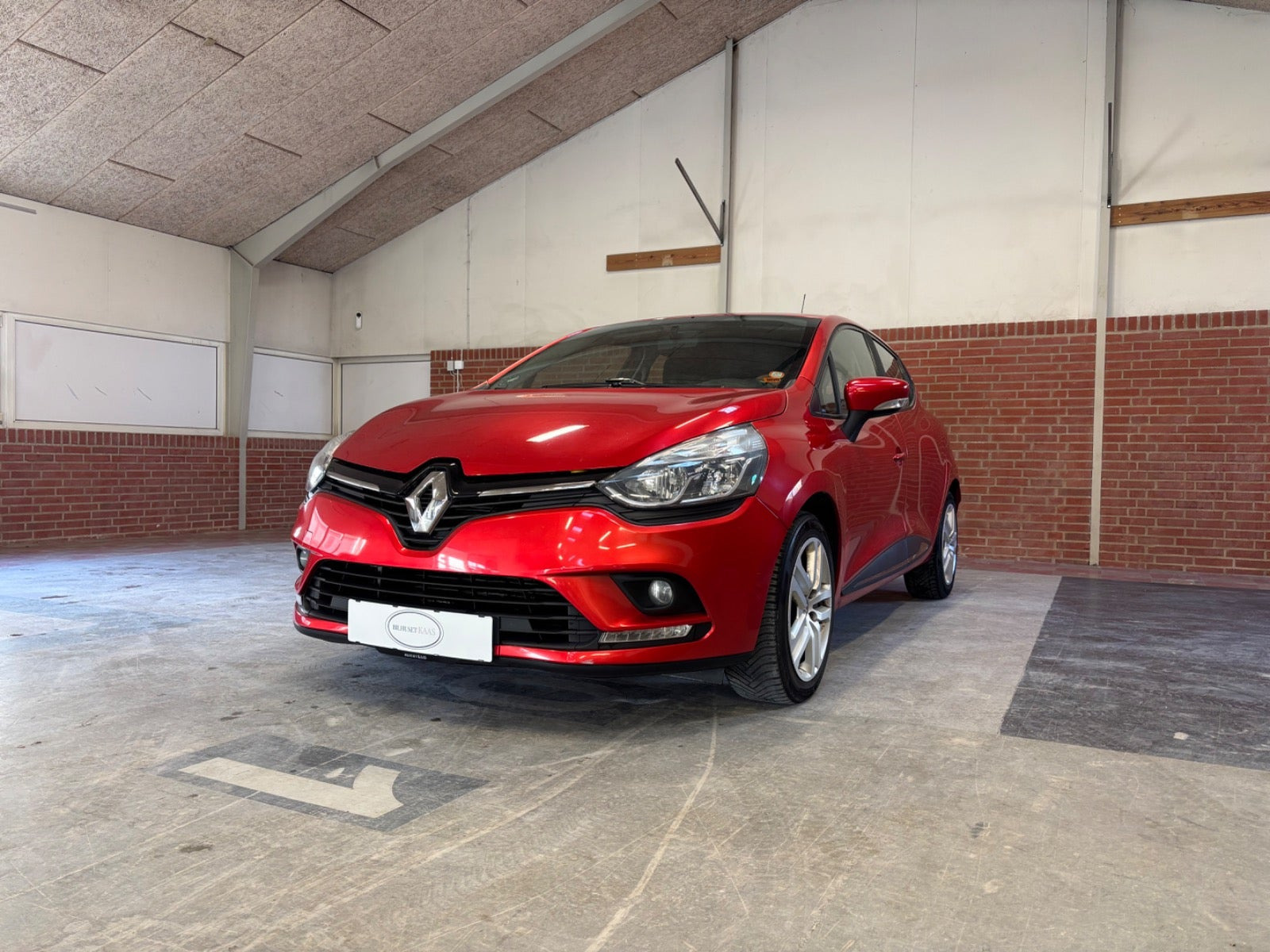 Rød Renault Clio IV fra 2018