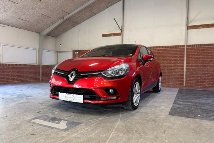 Rød Renault Clio IV fra 2018