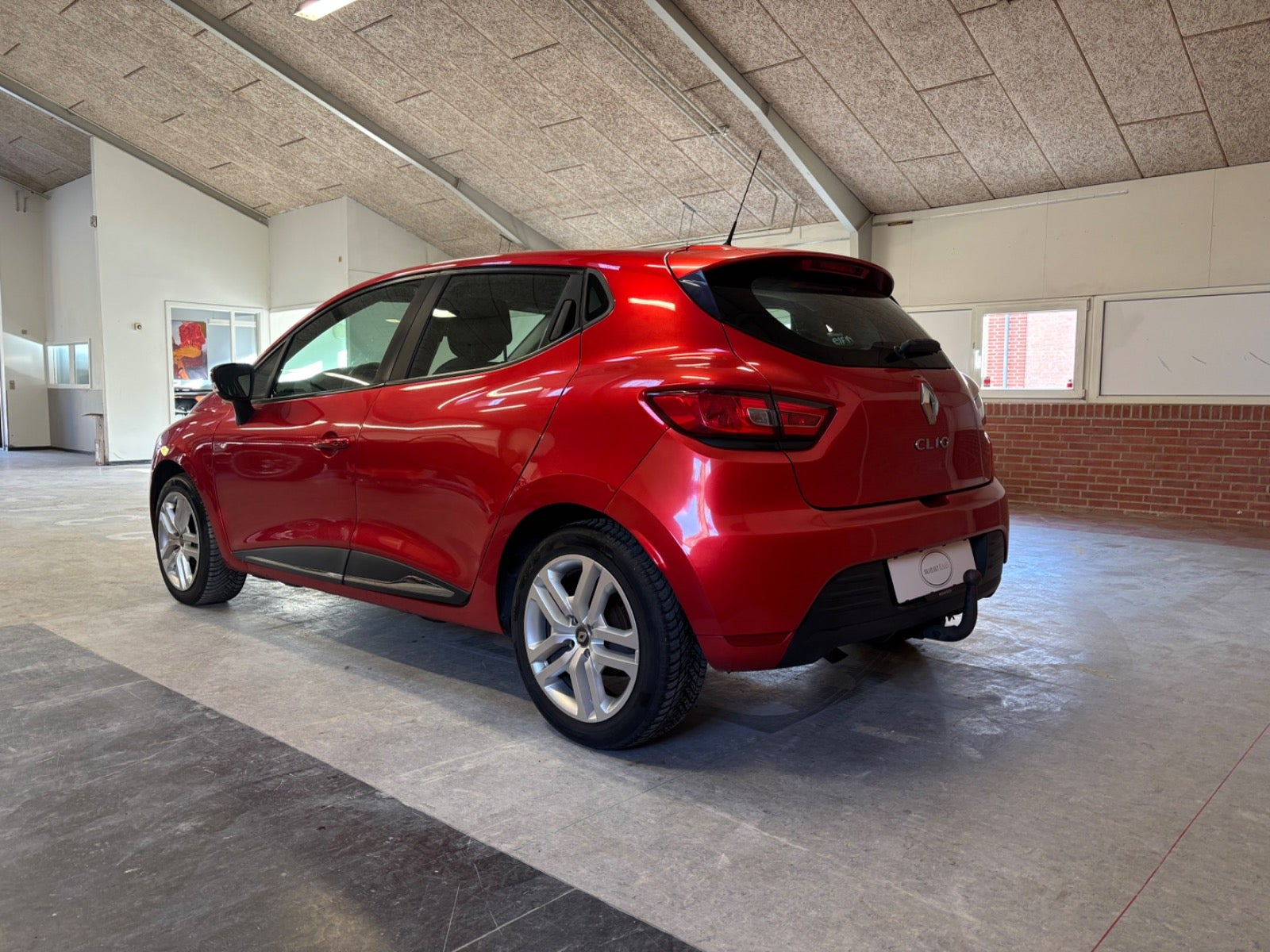 Rød Renault Clio IV fra 2018